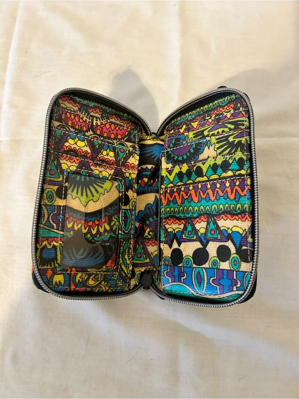 Sakroots Artist Circle Smartphone Wallet Clutch-Radiant One World/NWOT